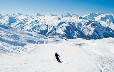 Pessoa esquiando nos 3 Vales.