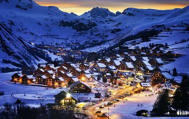 Alpes Franceses no cair da noite.