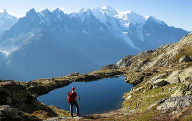 Homem aos pes do Mont Blanc