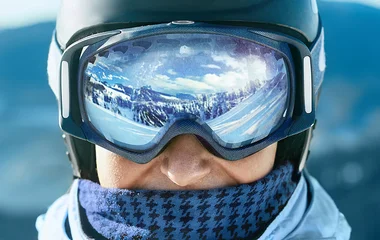 Homem com oculos de esqui