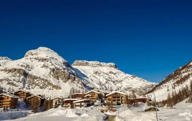 Placas de direção para Valmorel nos Alpes Franceses