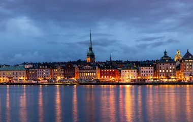 Paisagem de contruções e rio em Estocolmo