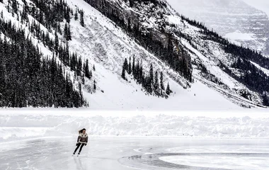 Pessoa praticando patinação no gelo