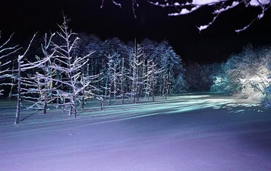 lagoa azul em biei no japão
