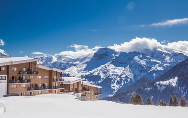 Alpes franceses num dia de sol.