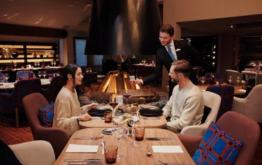 Gastronomia refinada servida em um dos resorts Exclusive Collection nos Alpes