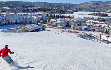 Pessoa esquiando em Quebec.