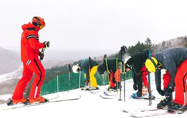Aula de esqui em Club Med Hokkaido Sahoro.