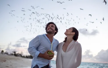 bahamas beach couple