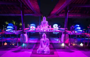 10 PM - Crazy bar for a crazy night