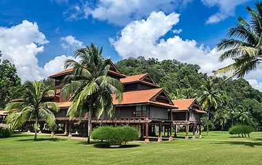 Resort cercado de natureza.