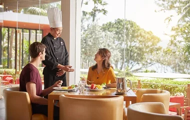 ทานอาหารหลากสไตล์ในที่พักสำหรับครอบครัว