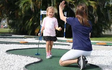 ตีกอล์ฟ ไดโน พาร์ค ภูเก็ต