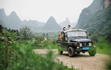 couples exploring china