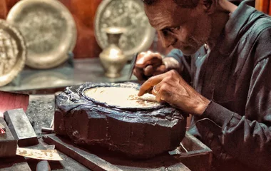 craftman in Ubud art market