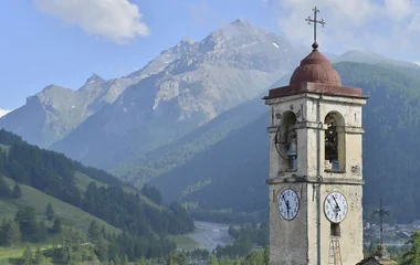 With its breathtaking views and distinct culture, the Italian Alps offer a unique experience