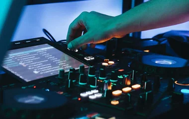 DJ in club med