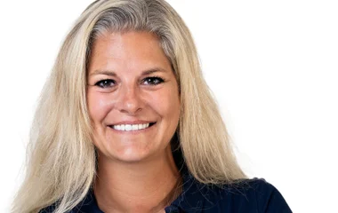 Sandy, Reisebüro-Leiterin