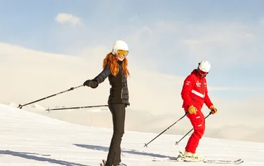 IN GOED GEZELSCHAP, OOK OP DE PISTES