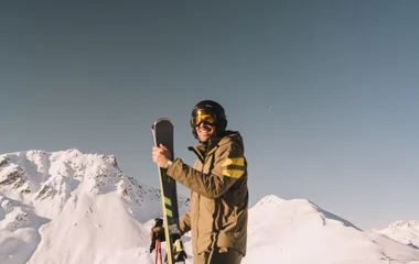 Man skiing