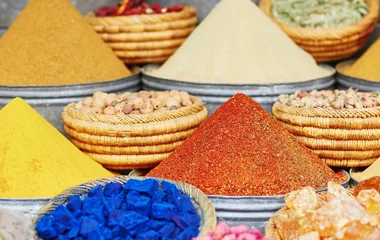 étals d'épices marocains