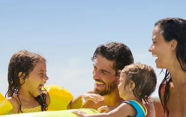 partir à la mer avec bébé et enfant sous le soleil