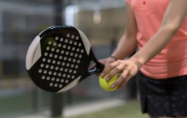 enfant raquette padel