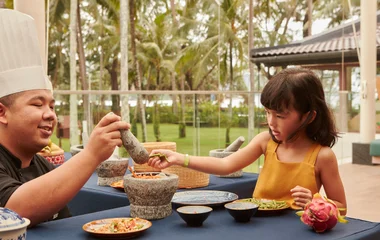 Club Med Phuket resort activities: Thai cooking class