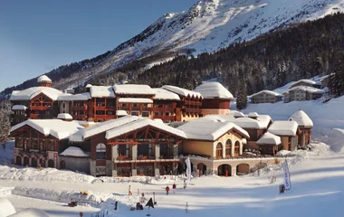 Family skiing