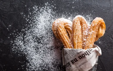 Churros mit Puderzucker