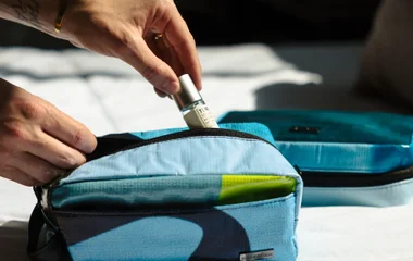 Badetasche wird gepackt