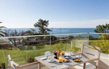Breakfast beach views of Algarve
