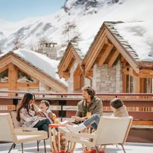 Group skiing as a family Club Med