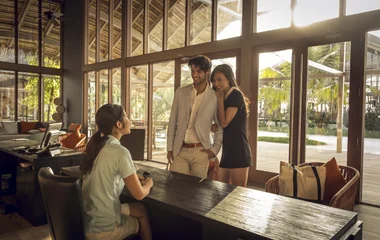 parlare al ristorante alle Maldive