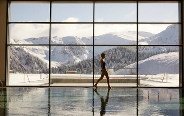 Piscina do resort em Grand Massif.