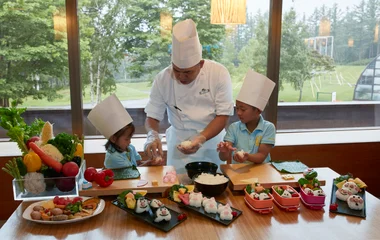 Kids learning to make sushis with a GO