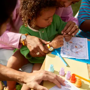 basket sahasında mini club çocukları