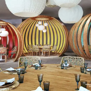 Restaurants & Bars