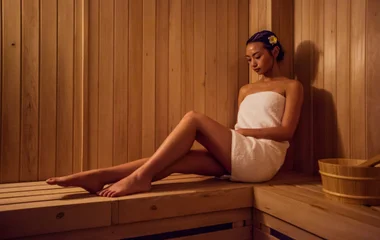 Hóspede aproveitando o après-ski na sauna.