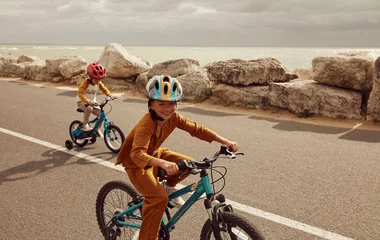 Enfant qui font du vélo à La Palmyre