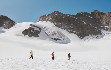 Vista de resort de esqui nos Alpes franceses ao entardecer