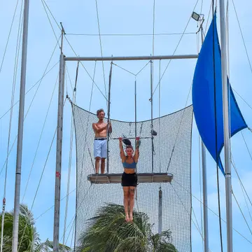 Flying trapeze & circus activities