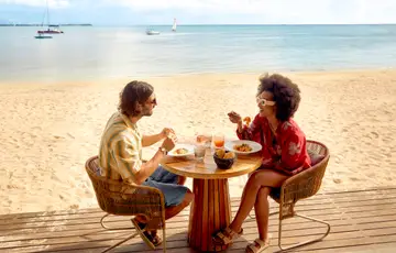 Couple en train de manger