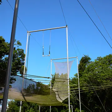 サーカスの空中ブランコ