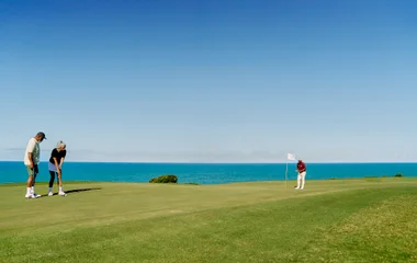 Aula de golf no resort.