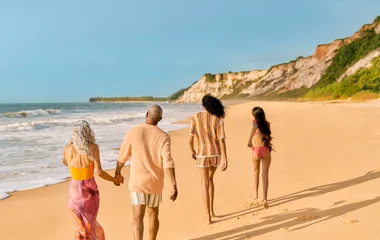 família aproveitando resort all inclusive no Brasil