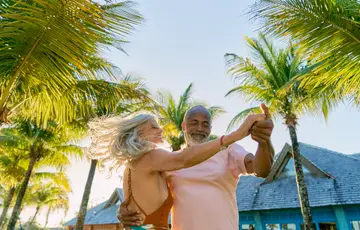 Personas bailando en Trancoso, Brasil