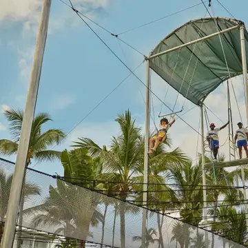 Flying trapeze & circus activities