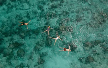 Personas en el agua.