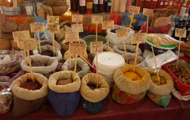 Épices vendues dans le marché de Pointe à Pitre